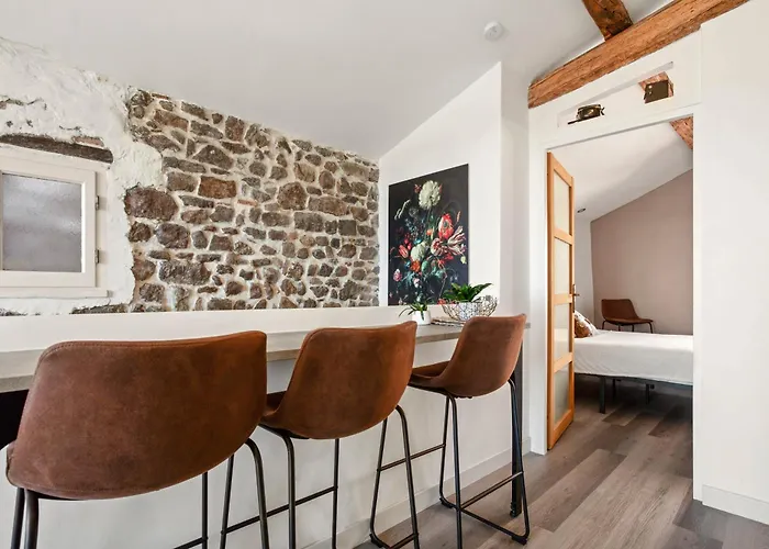 Maison De *
