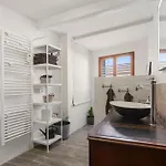 Maison De