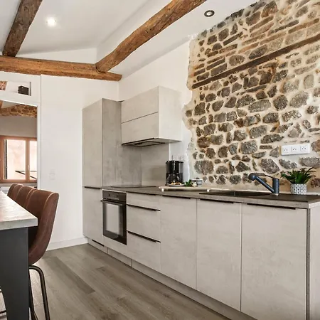 Maison De *
